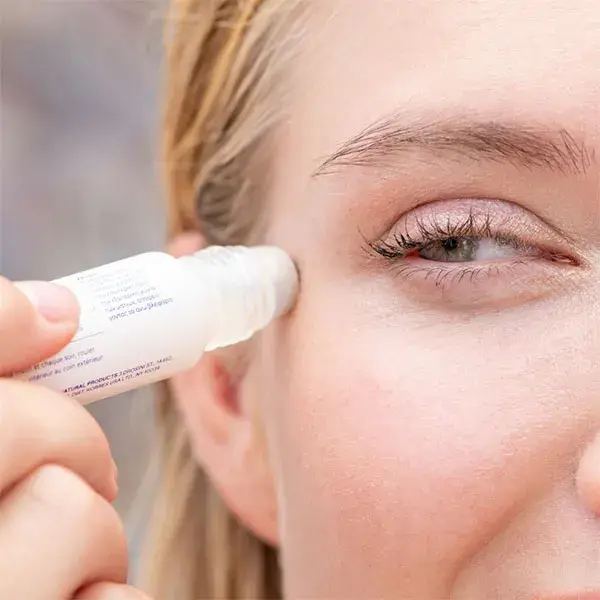 Roll-on para contorno dos olhos Korres Yogurt 15ml - Probióticos e Iogurte Grego