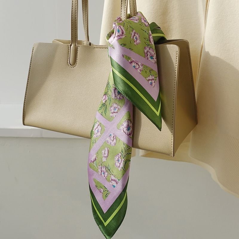 Frior - Zijden sjaal met bloemenprint