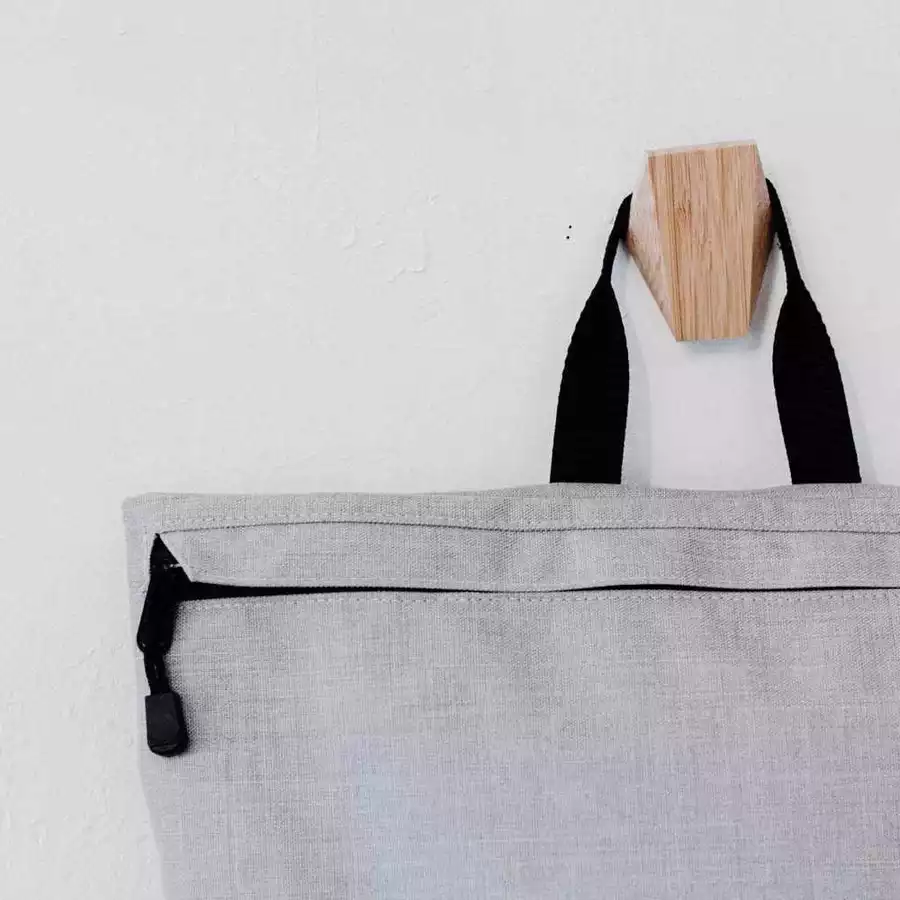 Anna und Oskar Fairer Wickelrucksack Kalle aus recyceltem Material Hellgrau