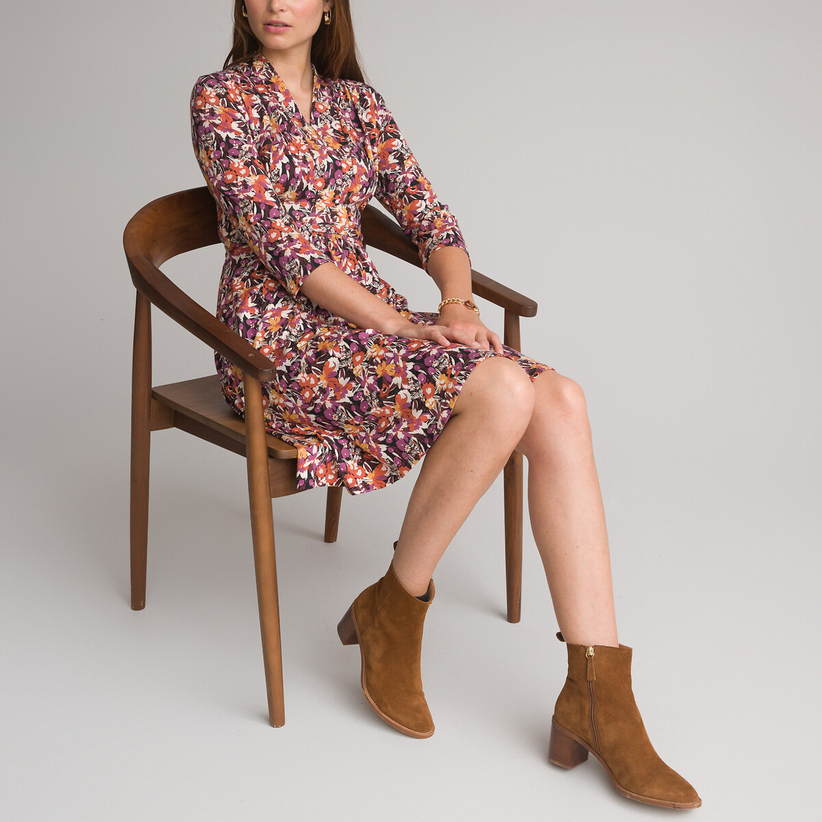 ANNE WEYBURN<br>Vestido estampado, evasê, comprimento midi, mangas 3/4