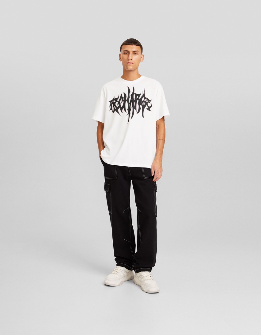 Camiseta de manga curta com estampa e modelagem quadrada