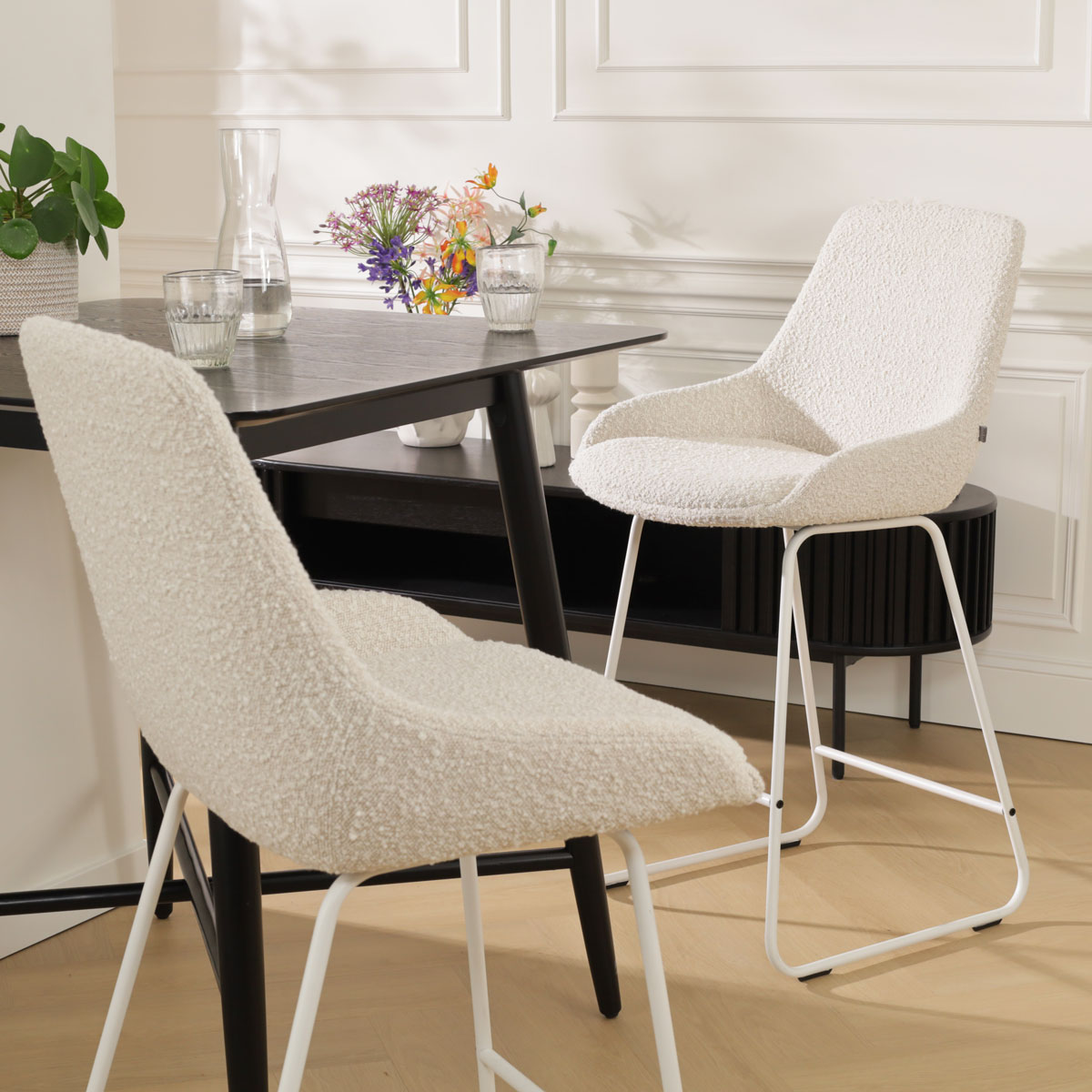 Barkruk Nino-Isa bouclé beige - wit onderstel - 65 cm