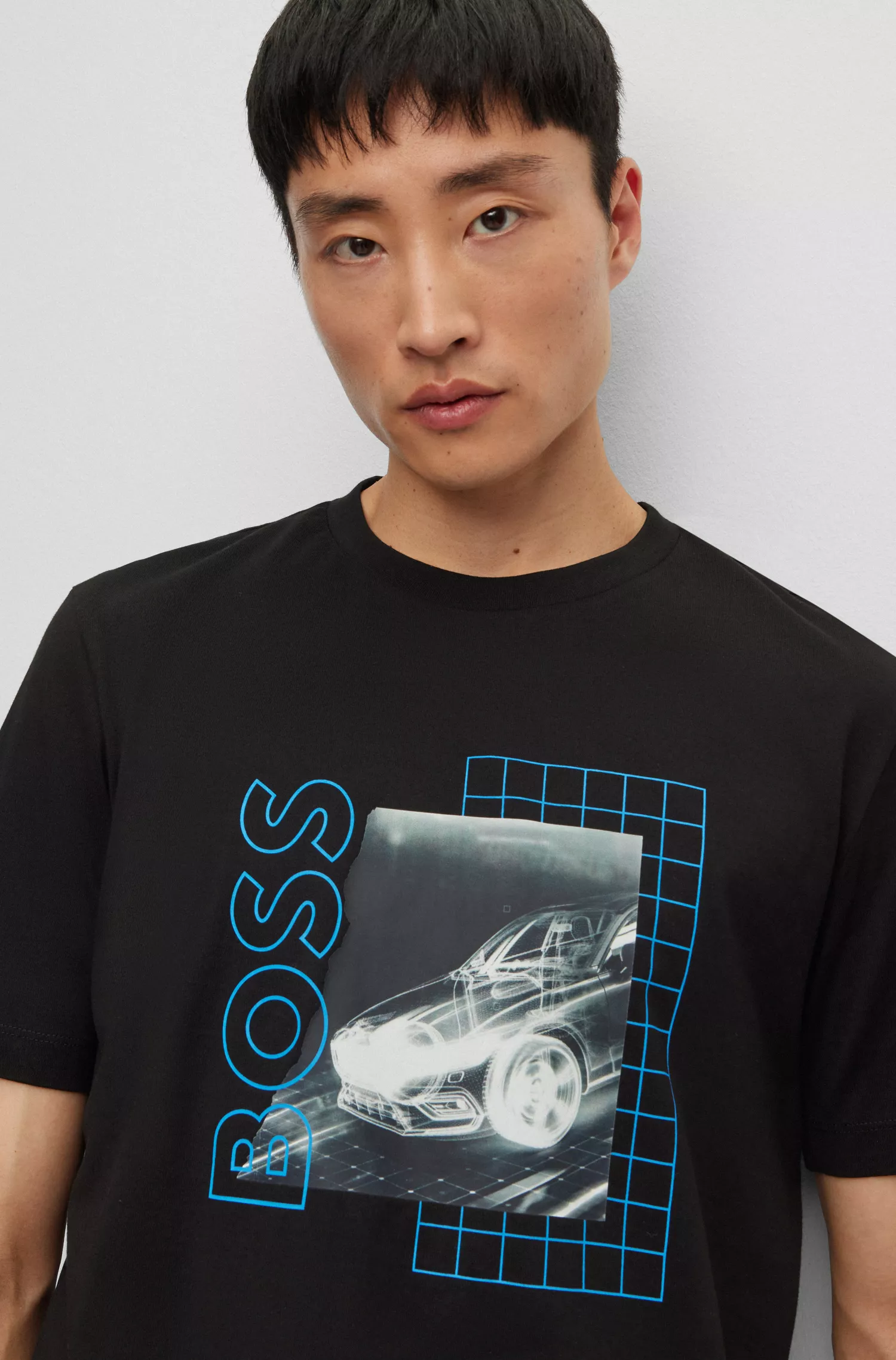 Camiseta BOSS preta em malha de algodão com estampa inspirada em corridas.