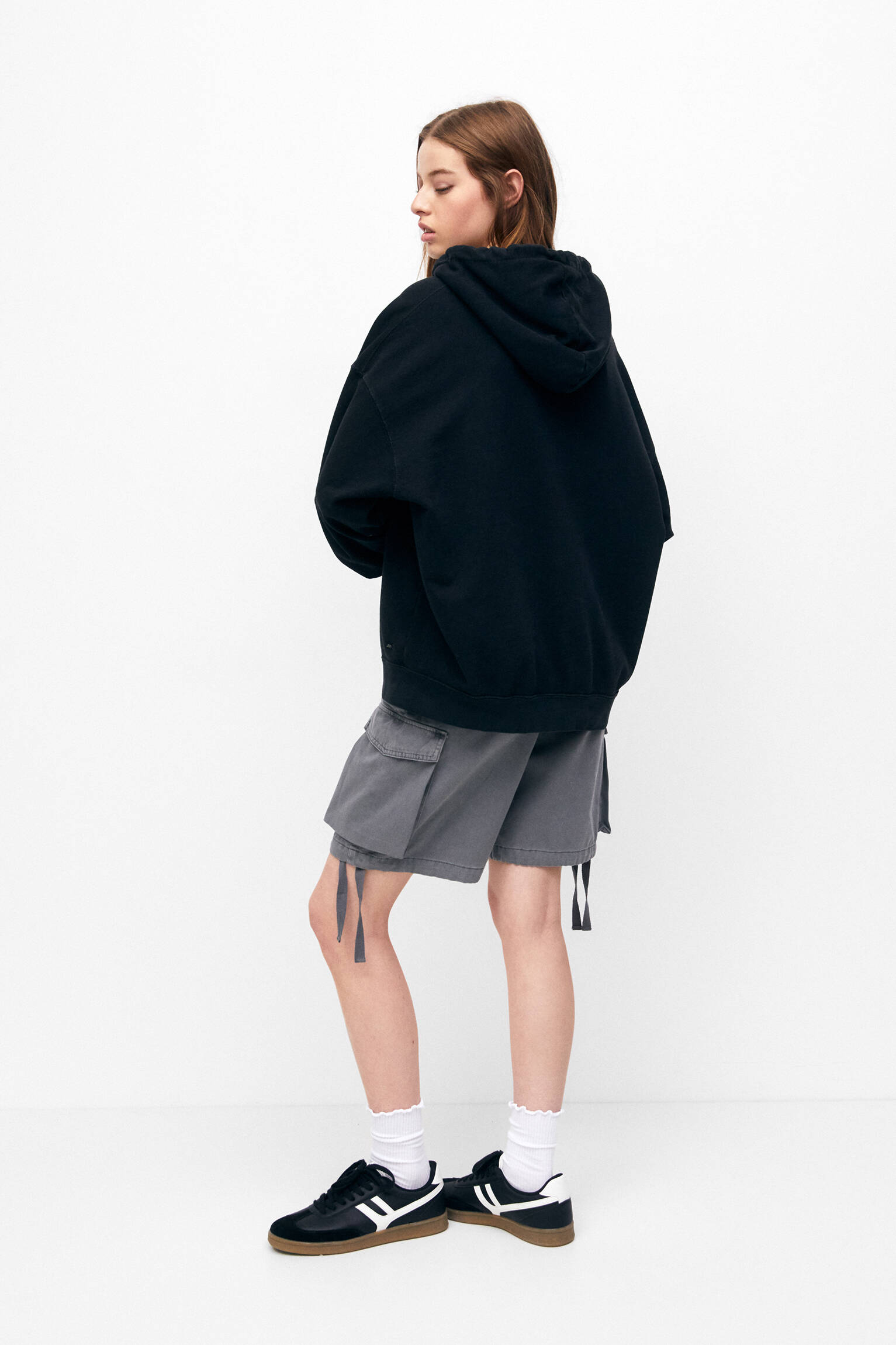 MOLETOM OVERSIZED COM ZÍPER - PRETO - ENTREGA RETARDA