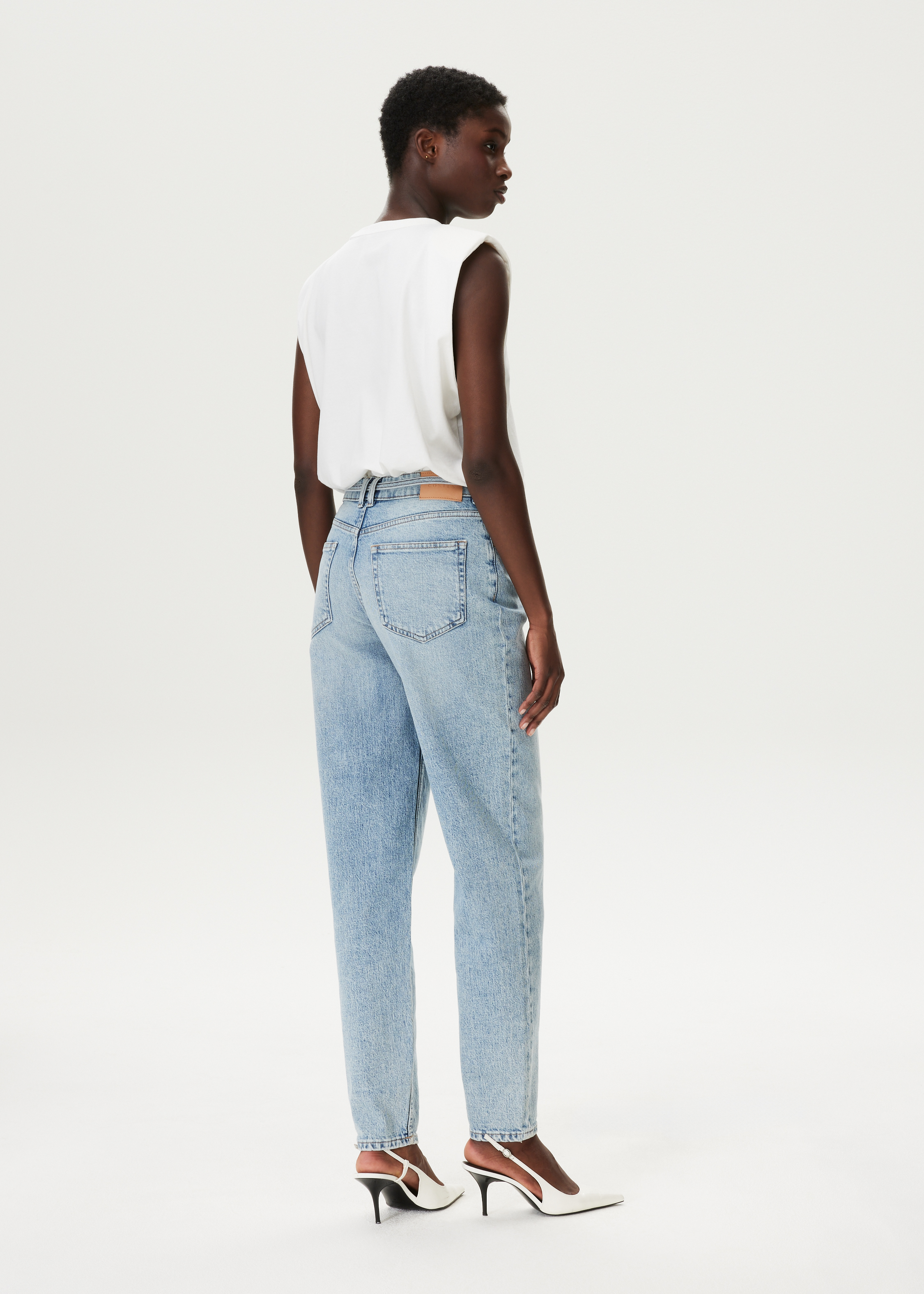 LUCY - High rise carrot jeans
