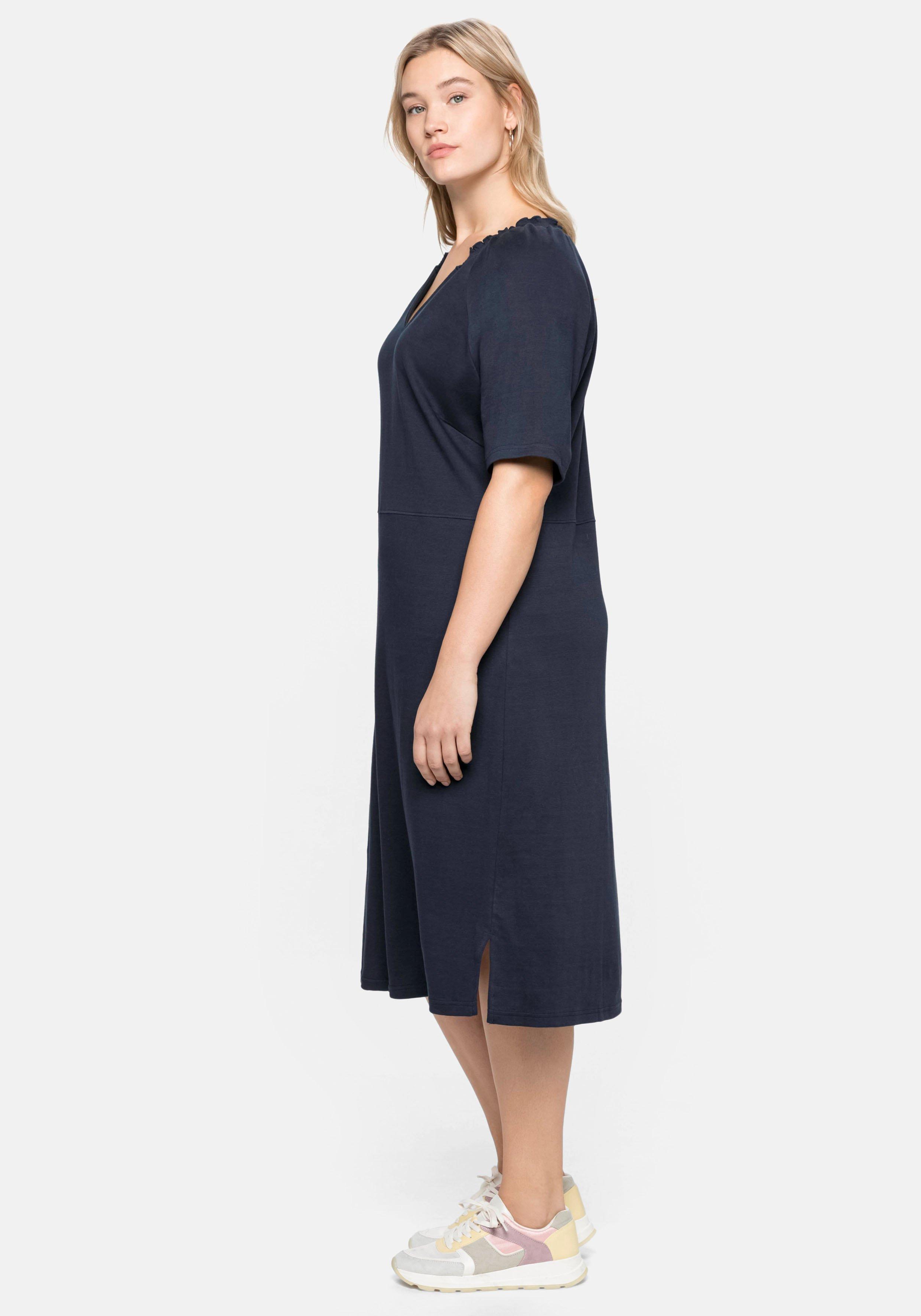 Shirtkleid mit gesmoktem V-Ausschnitt
