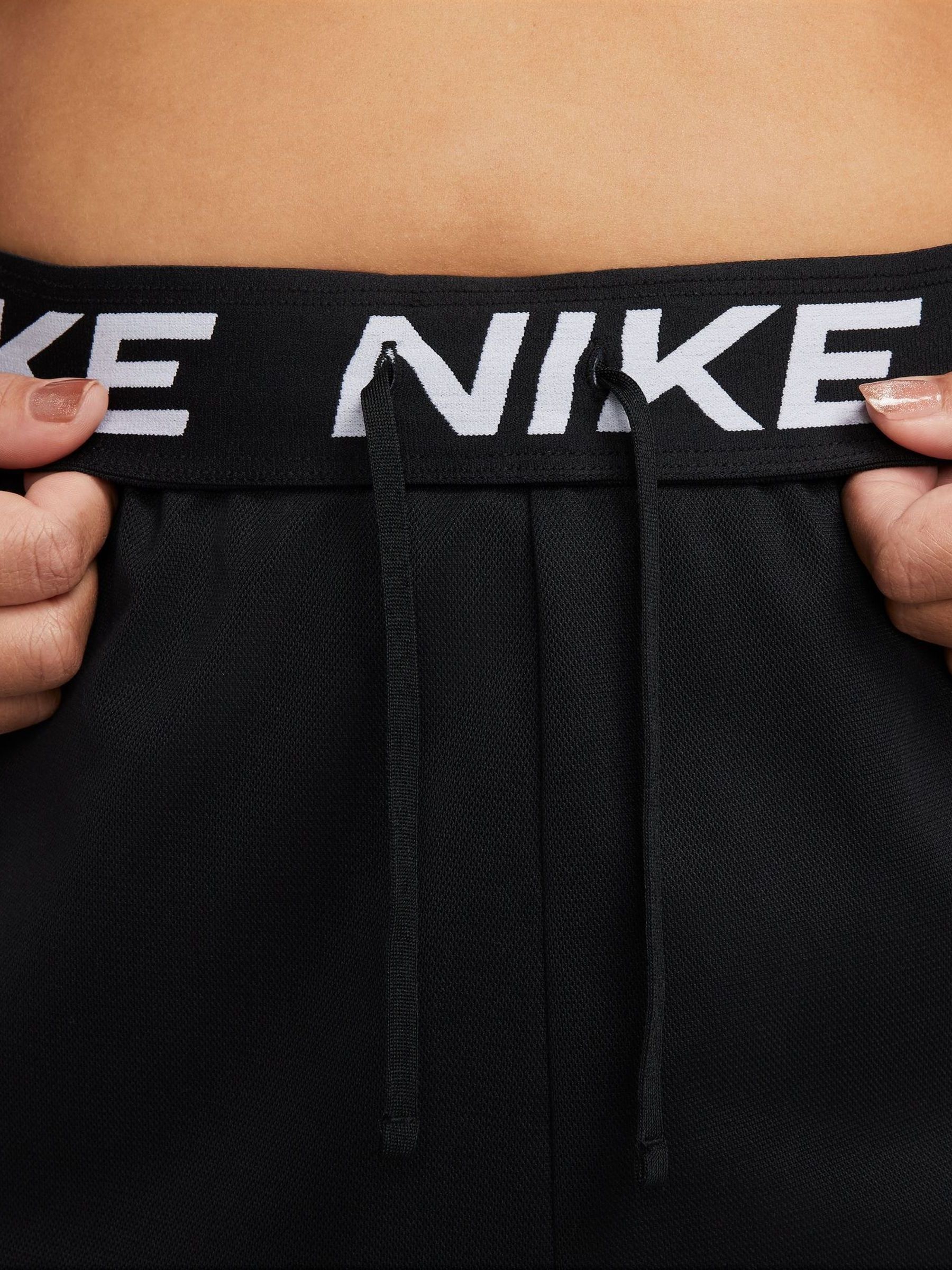 Nike Curve Dri-FIT Attack 5 Inch Shorts