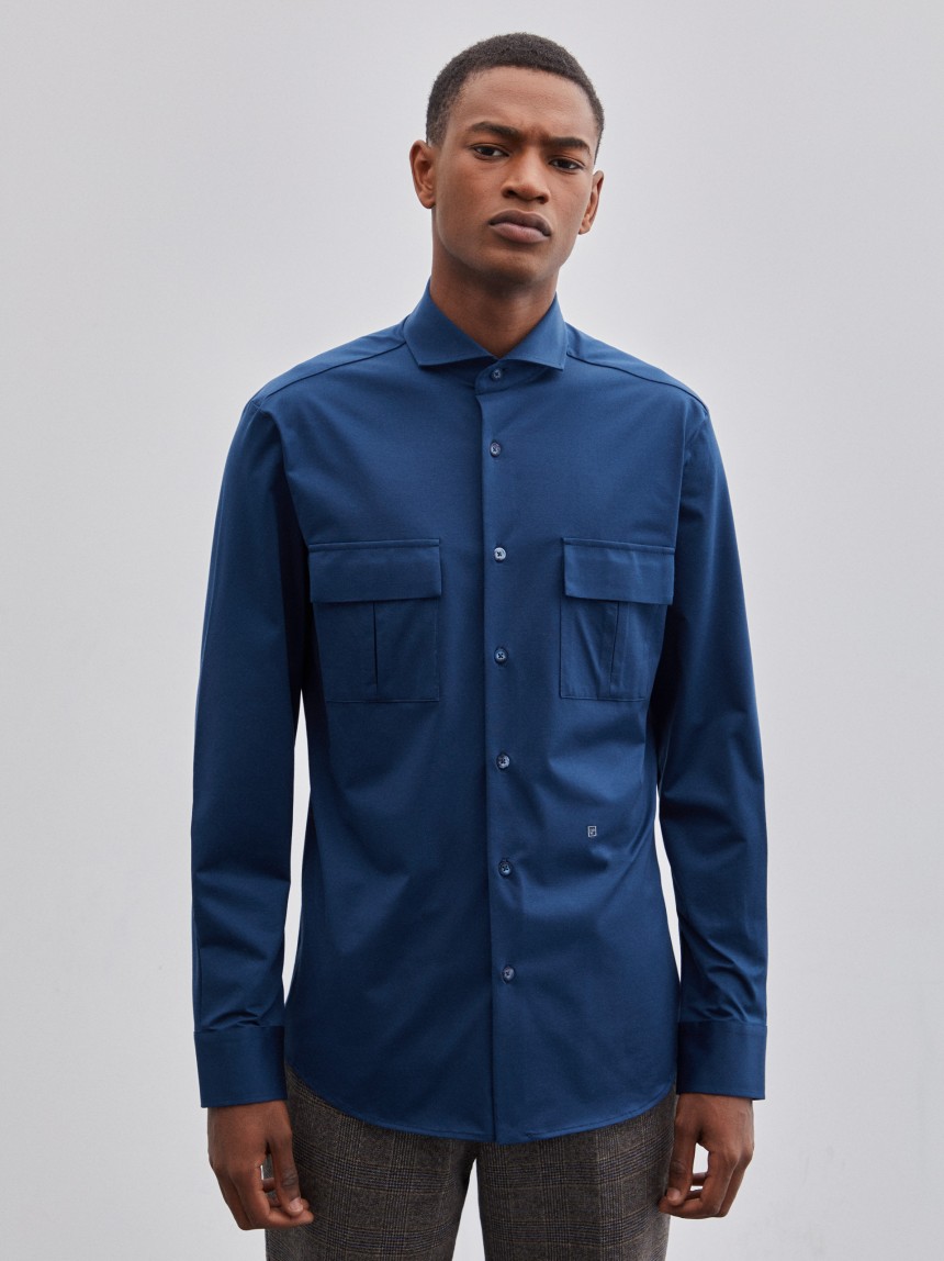 Camisa slim fit com bolsos