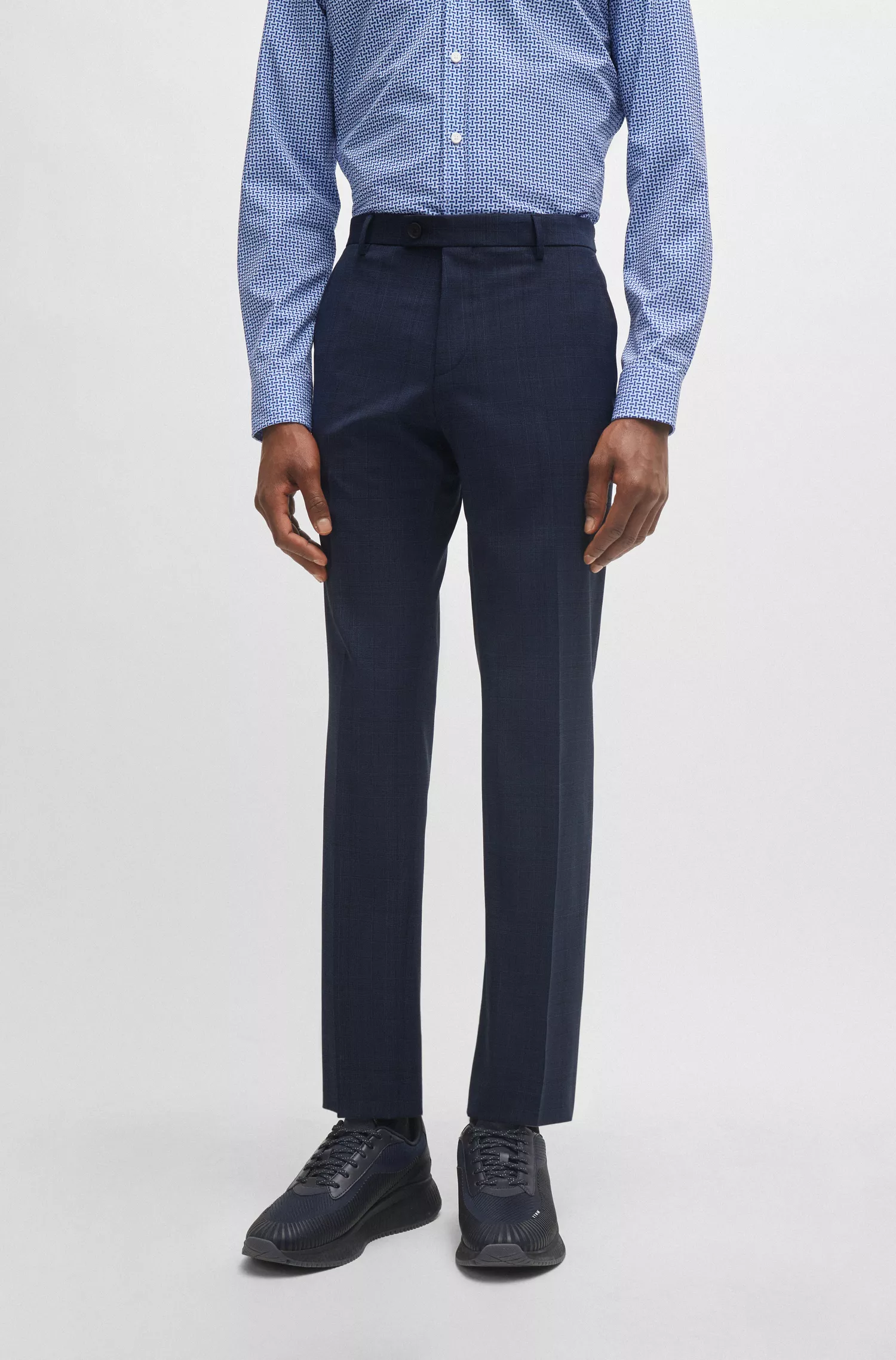Terno BOSS preto slim fit em lã virgem xadrez.