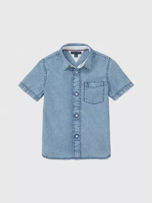 Camisa de manga curta em jeans adaptável