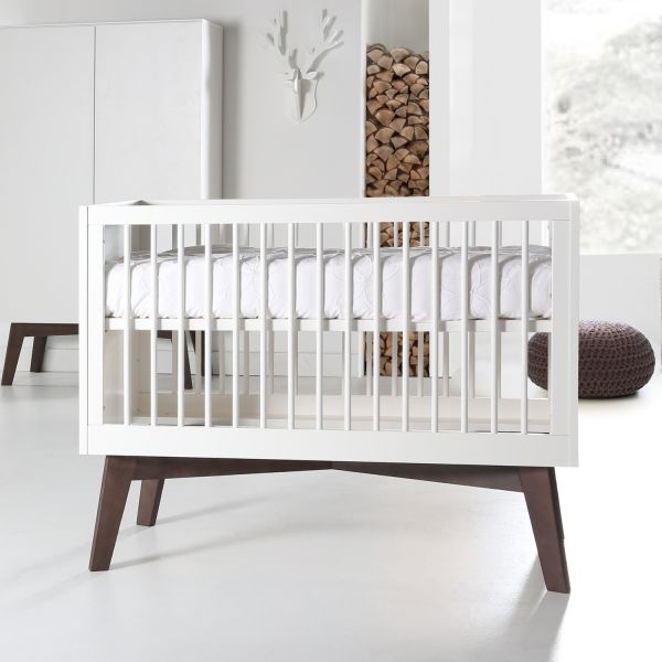 Kidsmill Sixties Babybed Wit Mat / Walnoot 70 x 140 cm