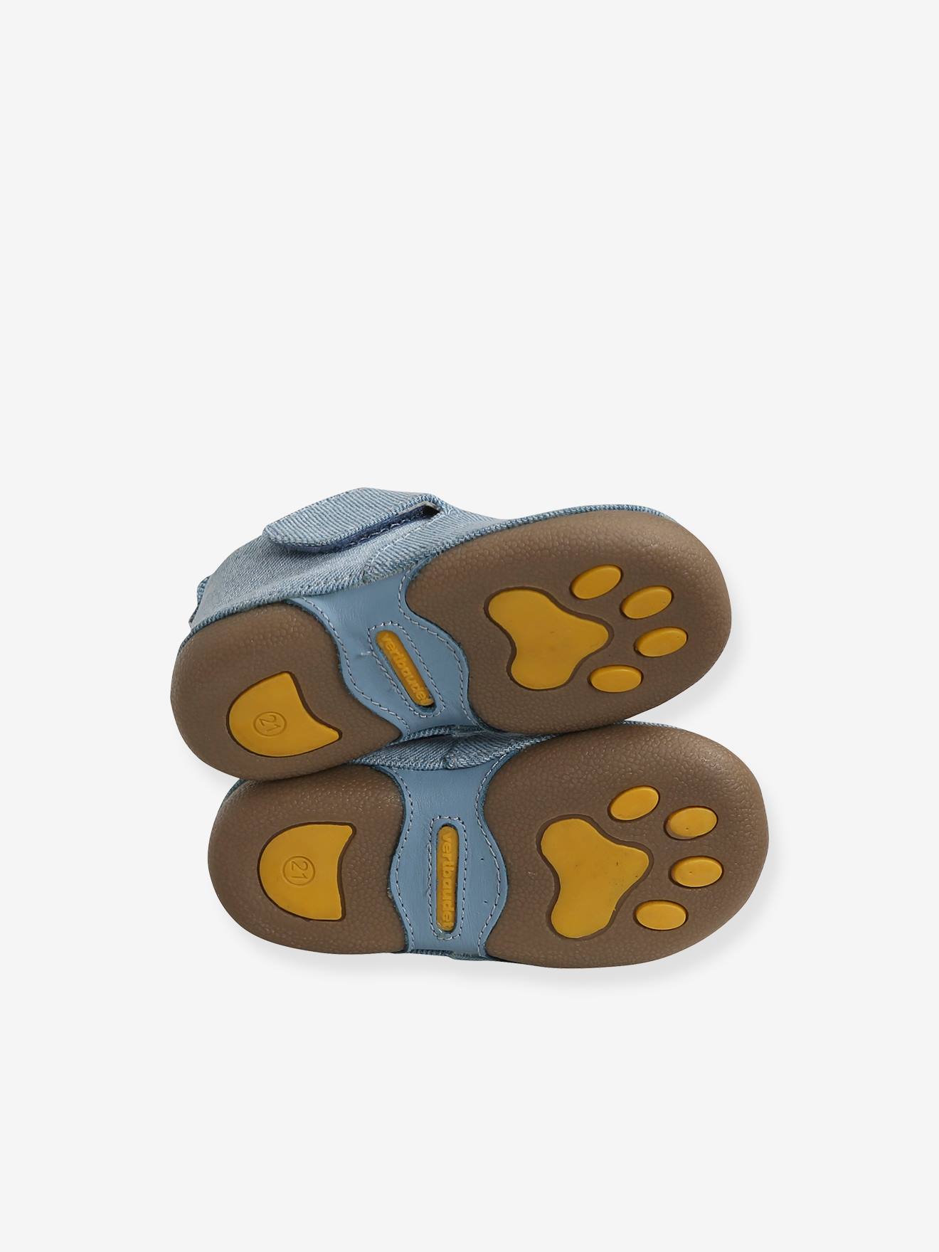 Pantufas de tecido para casa com tira autoadesiva, para bebê menino, lisas, azul claro com estampas.