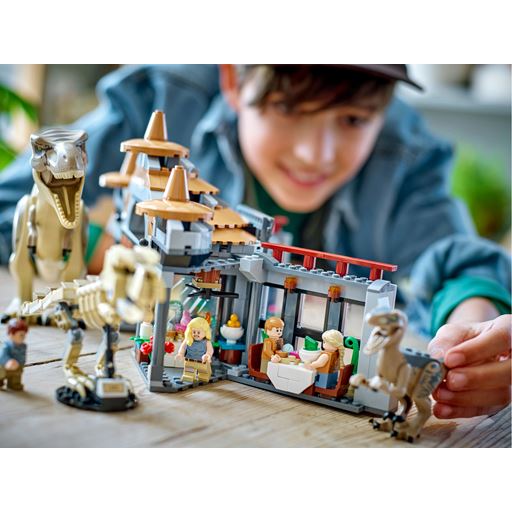 LEGO Jurassic World Besøgscenter: T.Rex- Og Raptor-Angreb - 76961