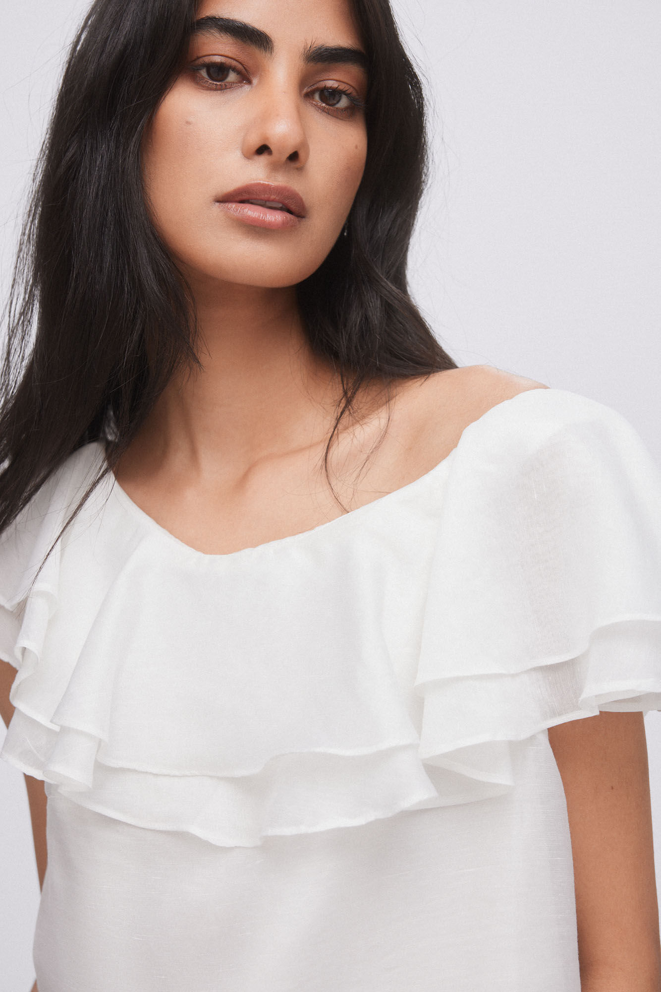 Top ombro a ombro com babados - Branco