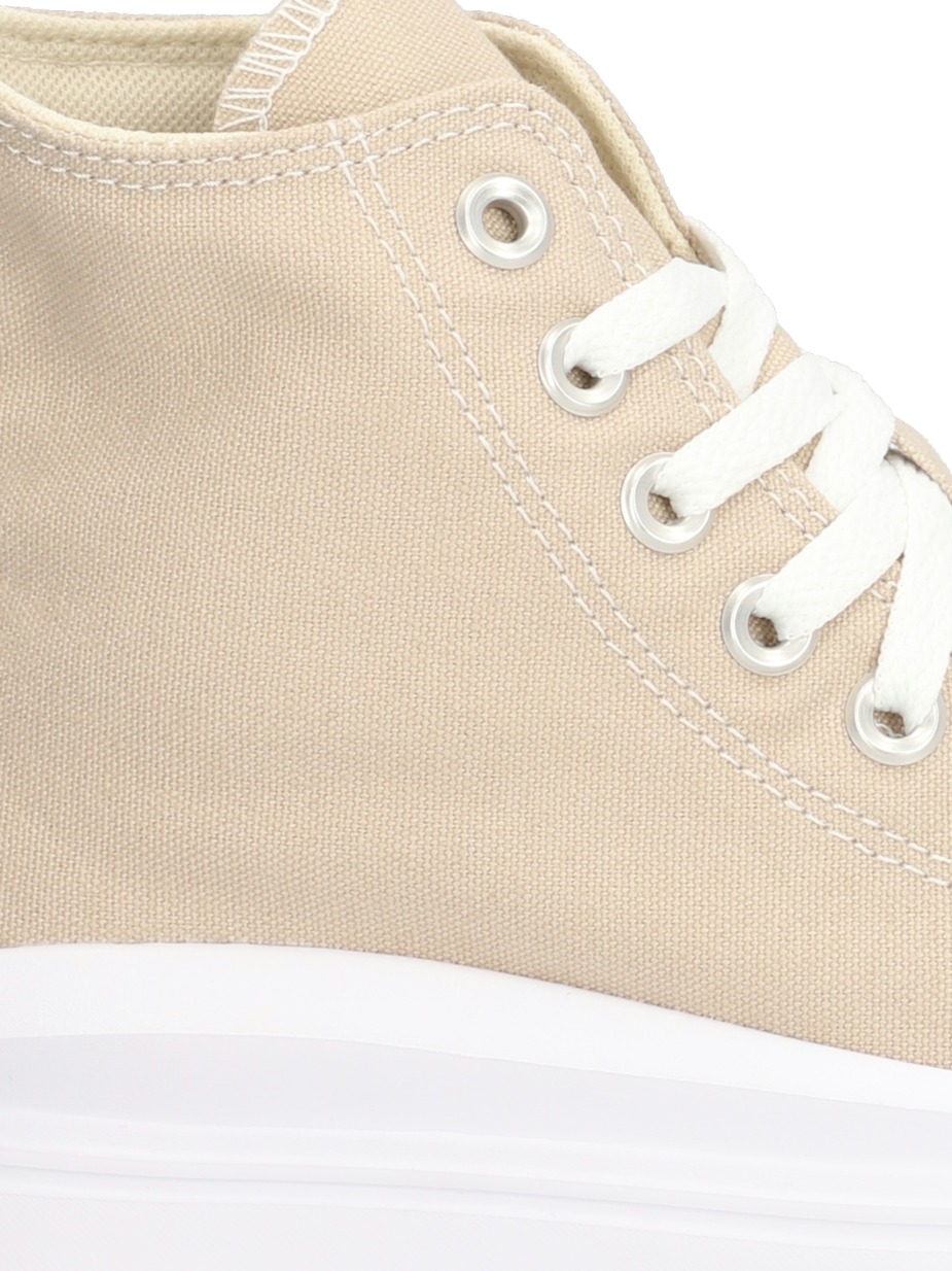 CHUCK TAYLOR ALL STAR MOVE