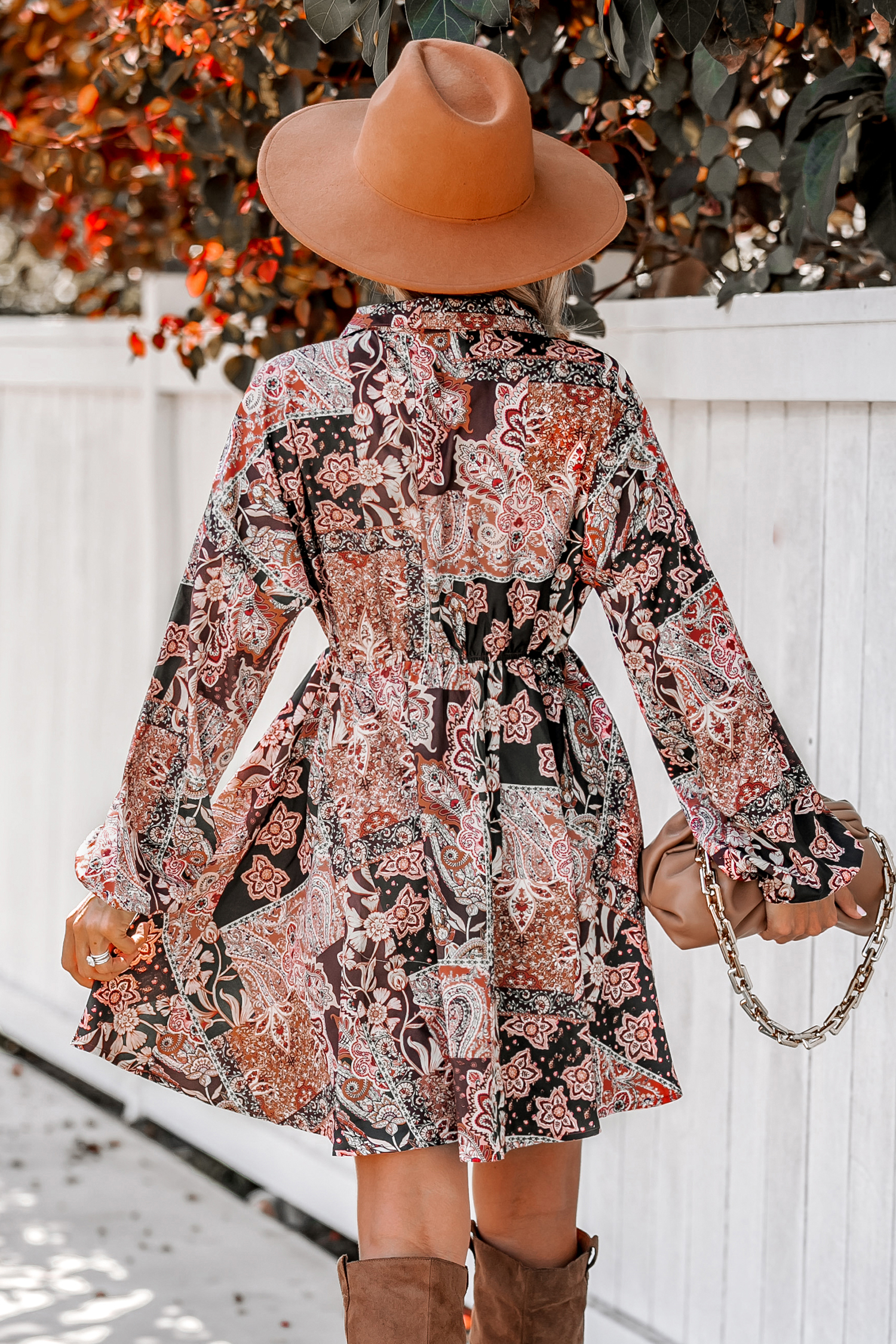 Robe mini à boutons sur le devant à imprimé paisley