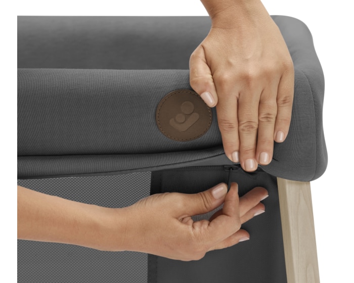 Iris Reisebett 0 - 3 Y   0 - 15 kg    Kompakt und leicht |    Besonders bequeme Matratze |    Zwei Schlafebenen |    100% recycelte Eco Care Stoffe |
