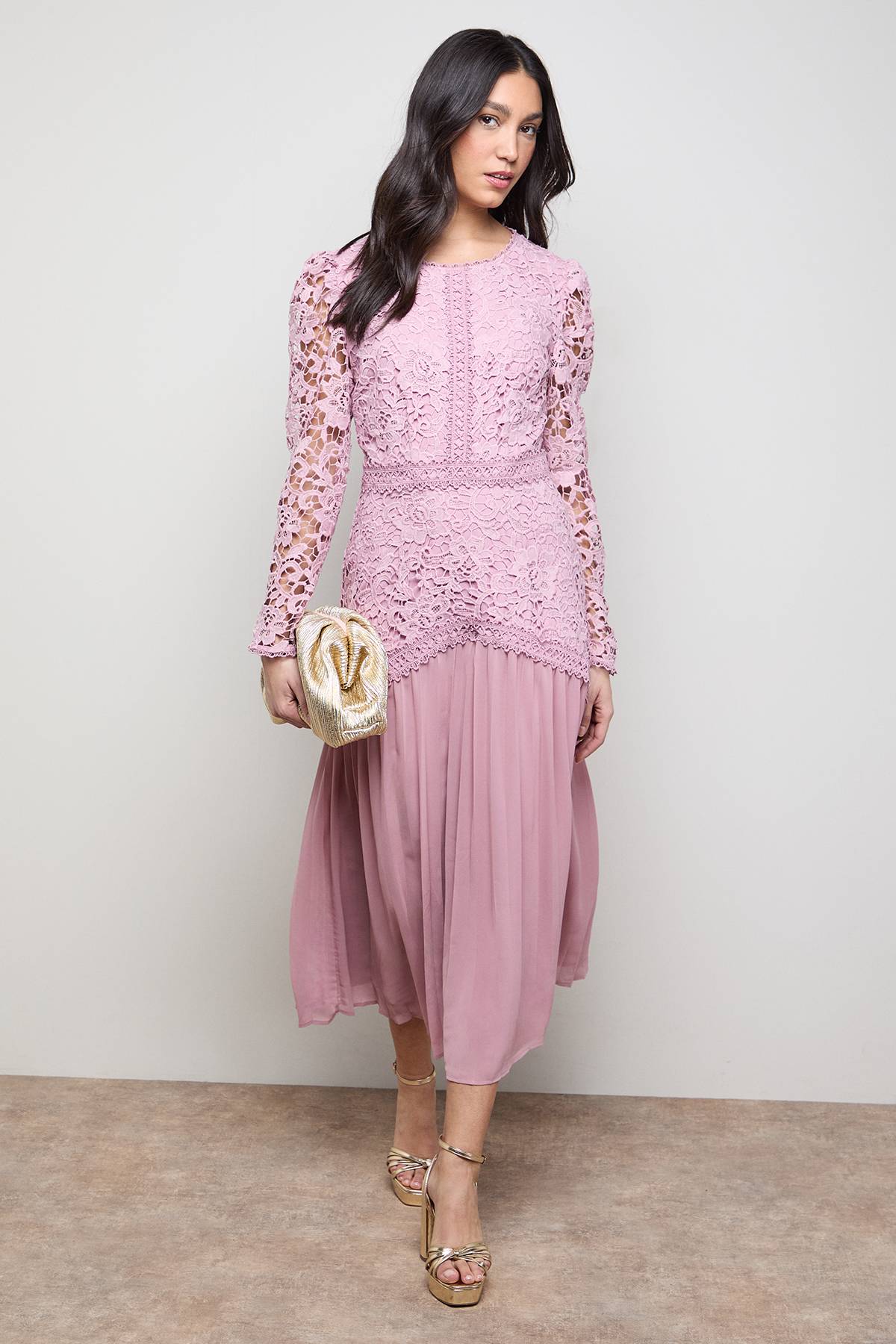 Oasis Robe Mi-Longue à Manches Longues avec Corsage en Dentelle et Jupe Plissée