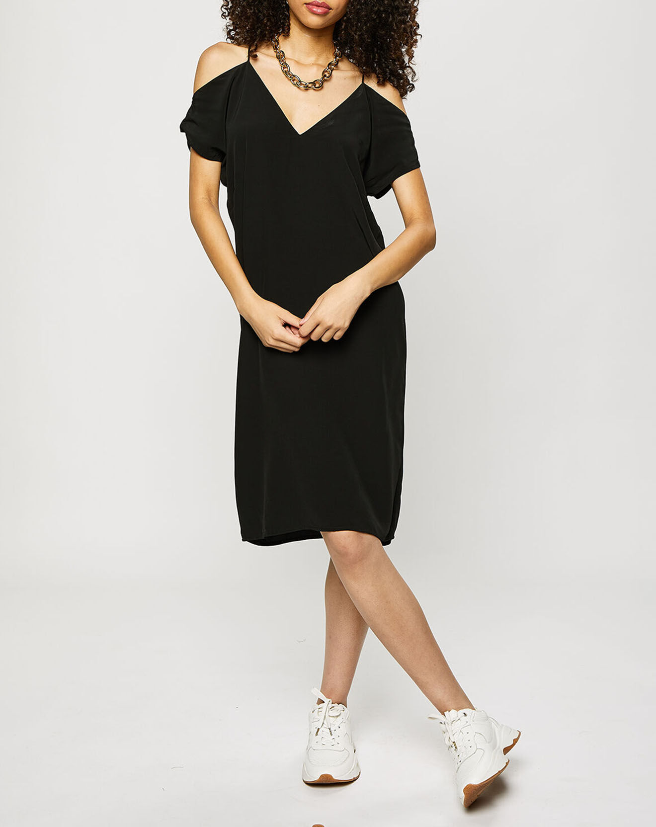Esprit Robe mi-longue à encolure carmen noire