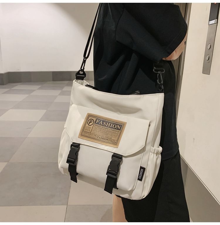 Hikuozy - Nylon Tote Bag met gesp en letterprint