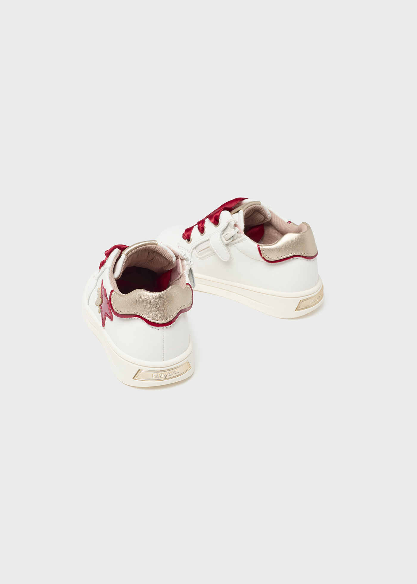 Sapatos esportivos de couro sustentável para bebês com cadarço