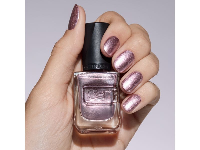 Catrice Nagellack Gel Affair 006 Party Animal Langanhaltender Gel-Nagellack in einem schimmernden Roségold-Ton mit metallischem Finish