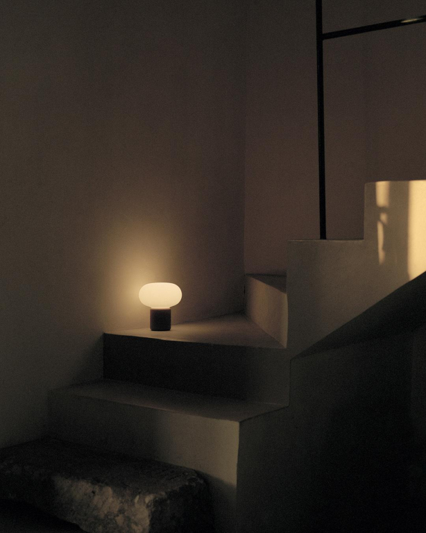 New Works Karl-Johan tafellamp LED oplaadbaar Cold Black