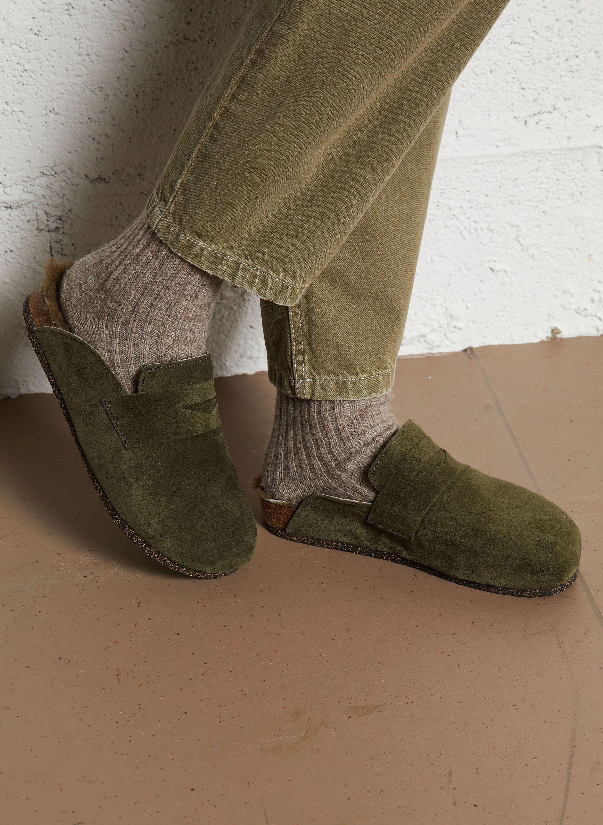 LORINE - Sabots fourrés en cuir velours | Kaki
