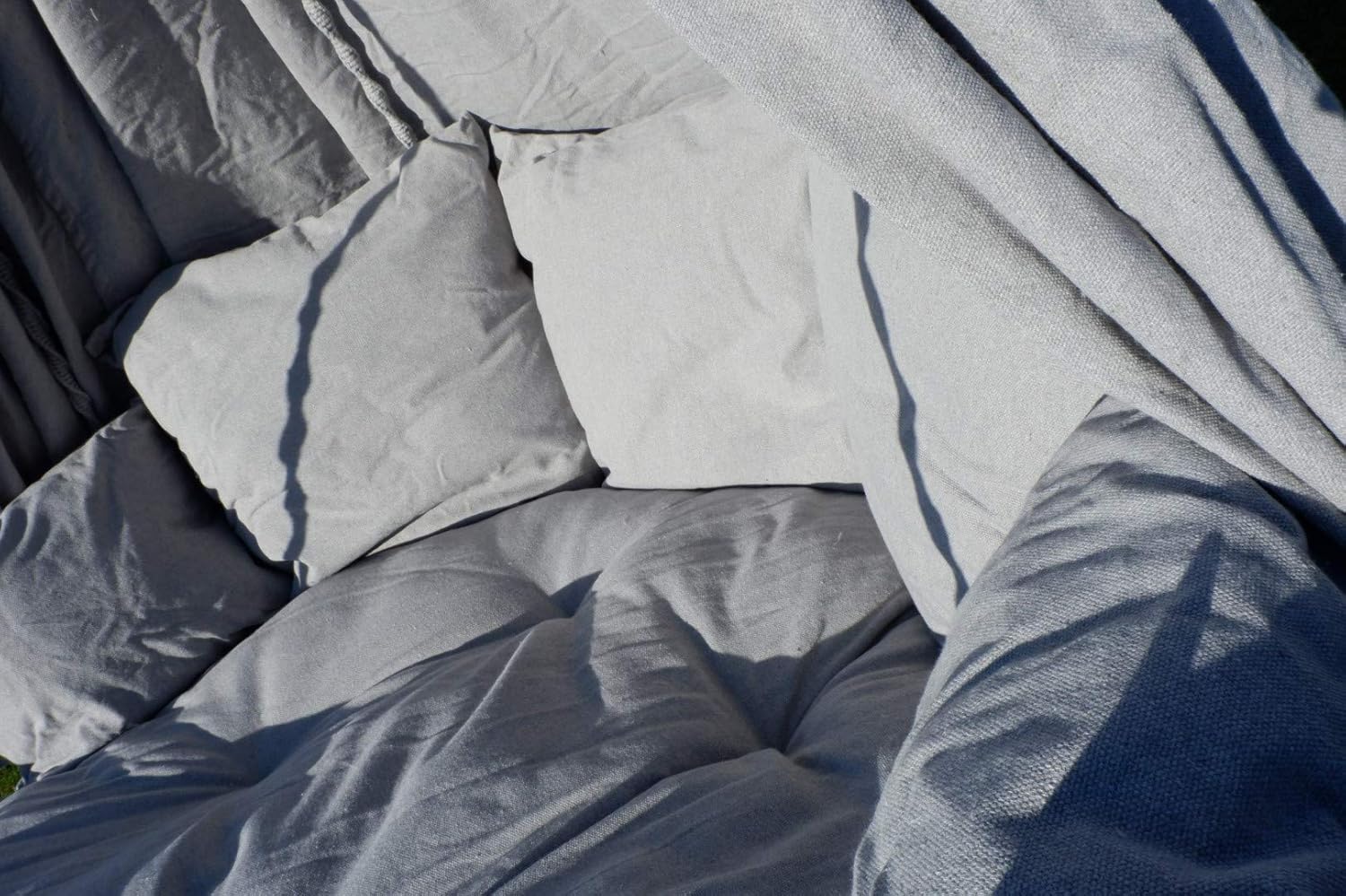 ALEOS. Hängesessel CHILL Schwebeliege Hängelounger Doppellounge Hängenest Hängezelt Hängesofa für 2 Personen mit vielen Kissen und Vorhang in grau faltbar klappbar