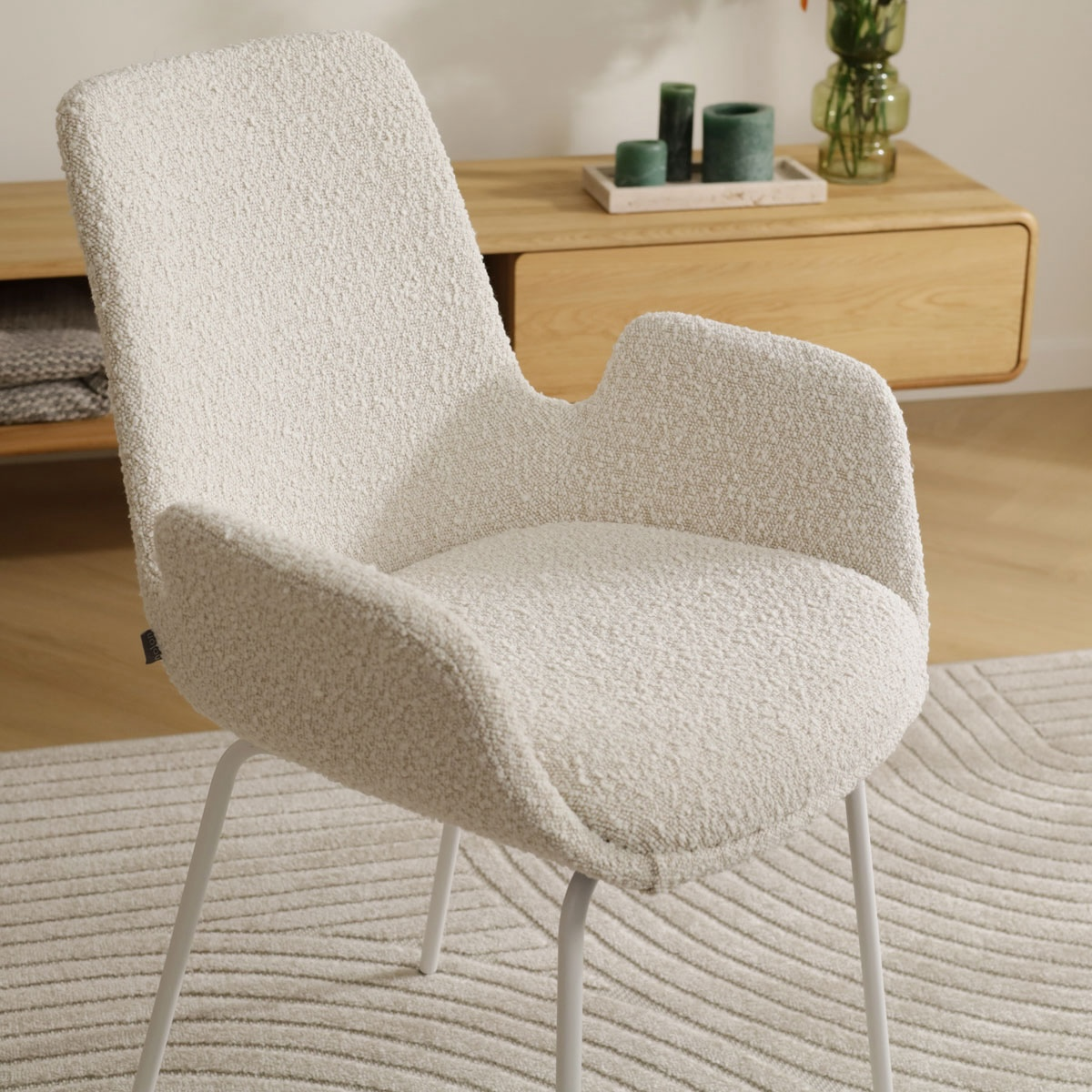 Eetkamerstoel Nora-Eef bouclé beige - wit onderstel