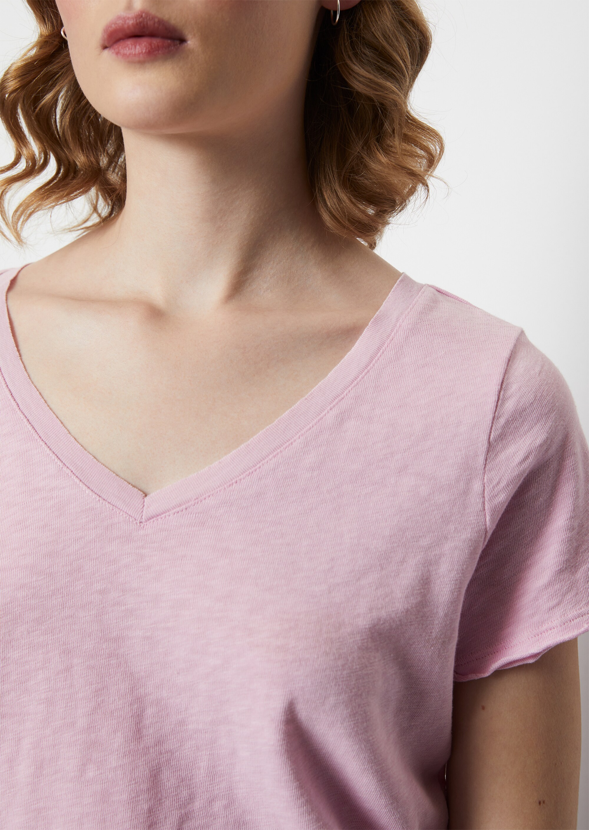 V-Neck-T-Shirt regularaus softem Organic-Slub-Cotton
