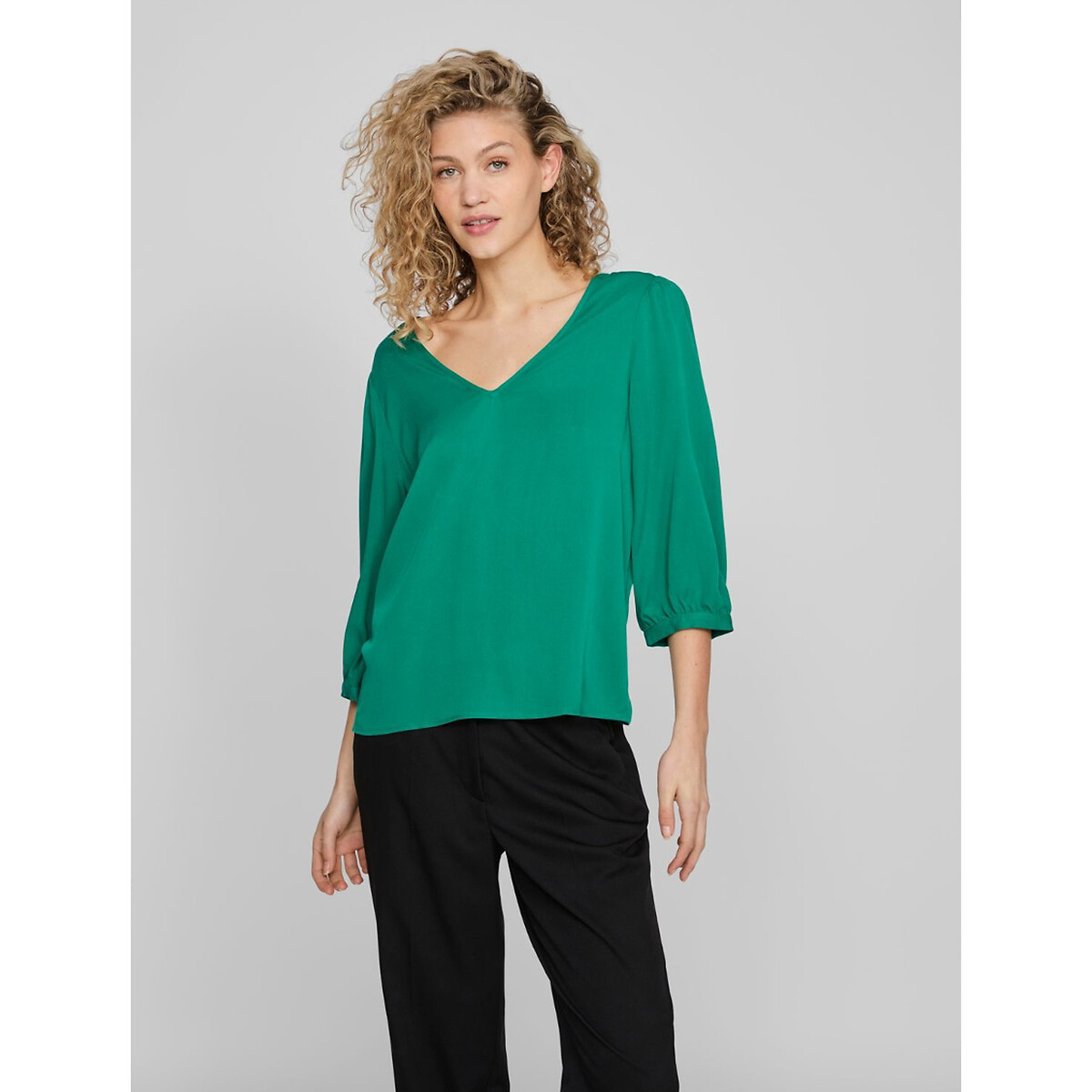VILA<br>Blusa com decote em V e costas em renda