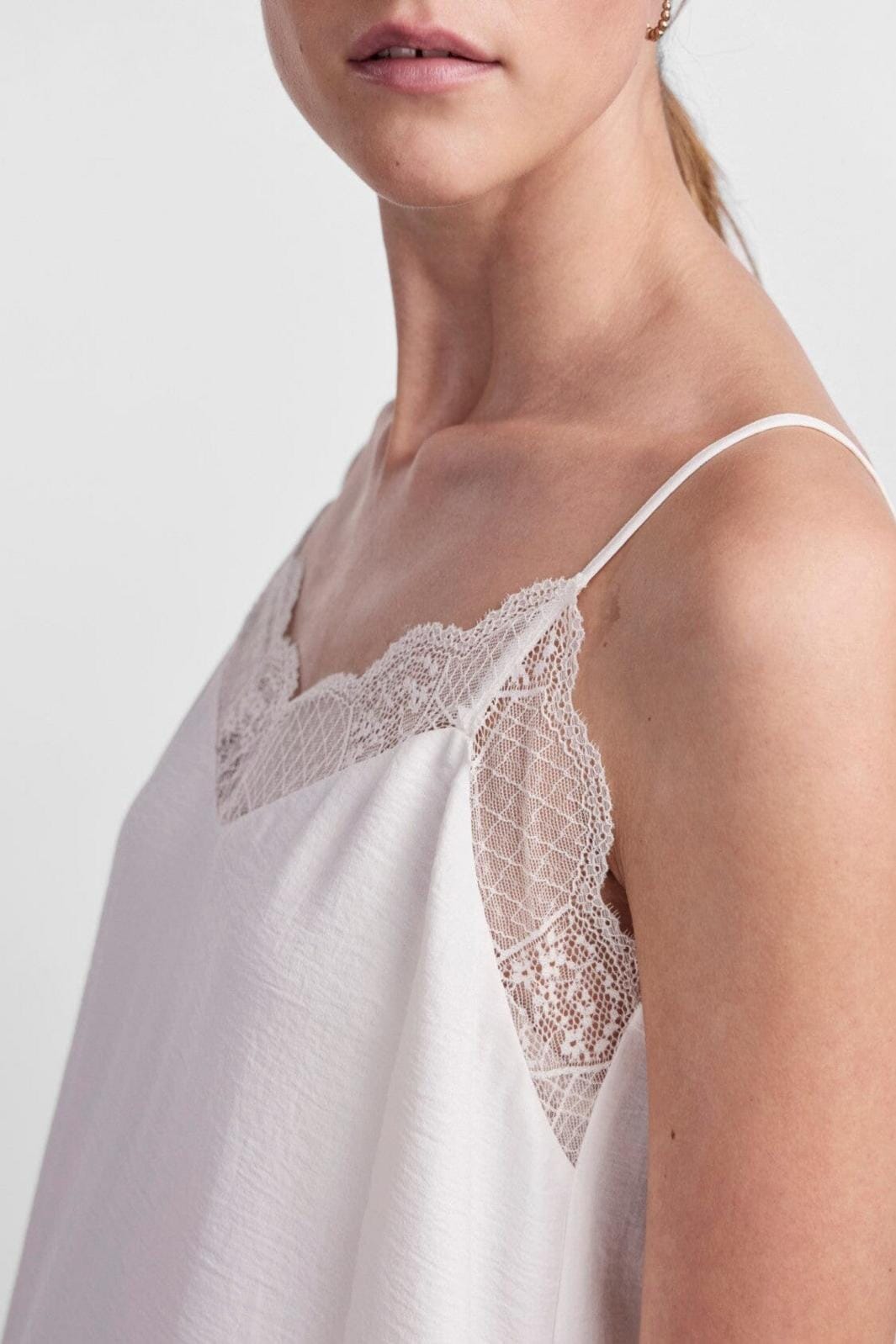Pieces Pctiffany Strap Lace Top Bc cloud dancer