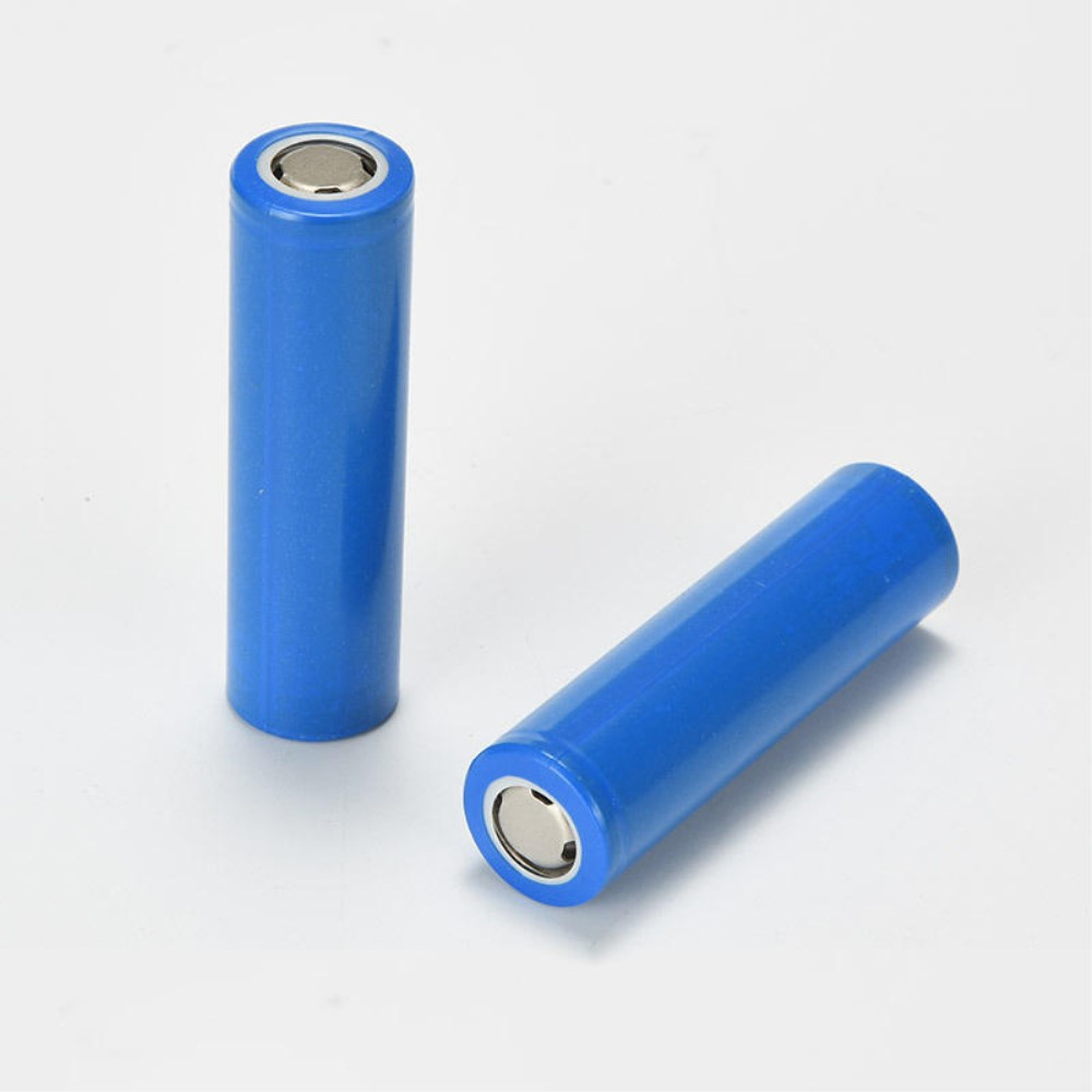 Wiederaufladbare 3.7 Volt 2000mAh 18650 Akku Batterie - Flachkopf