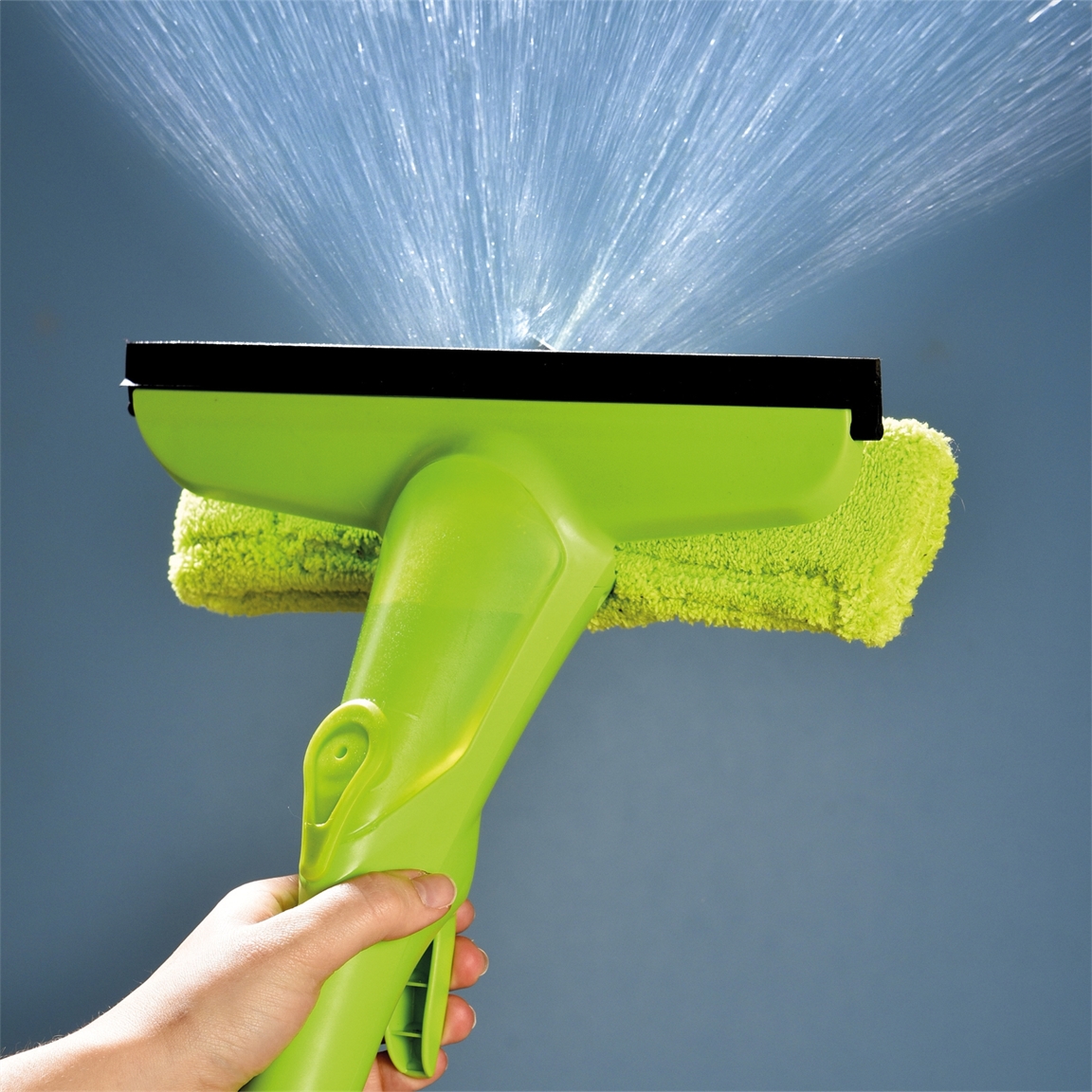 Lave-vitre vaporisateur extensible