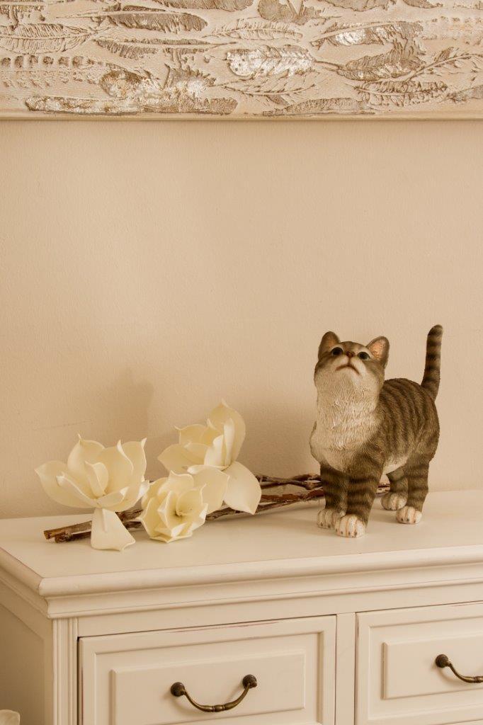 Katze Liala - grau-weiß - 33 cm