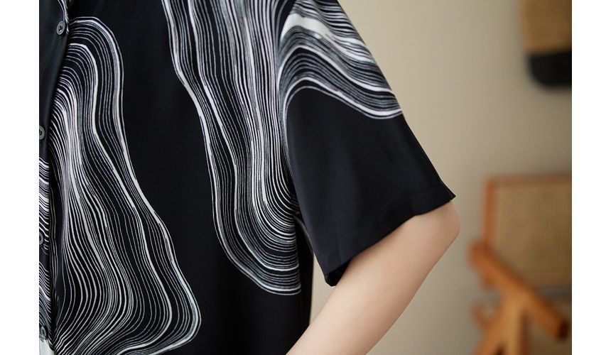 Shinobu - Midi-jurk met korte mouwen en print