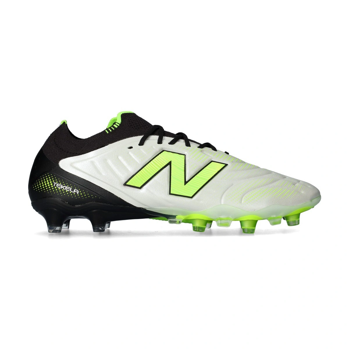 Chuteira New Balance Tekela Elite Low Laced FG V5