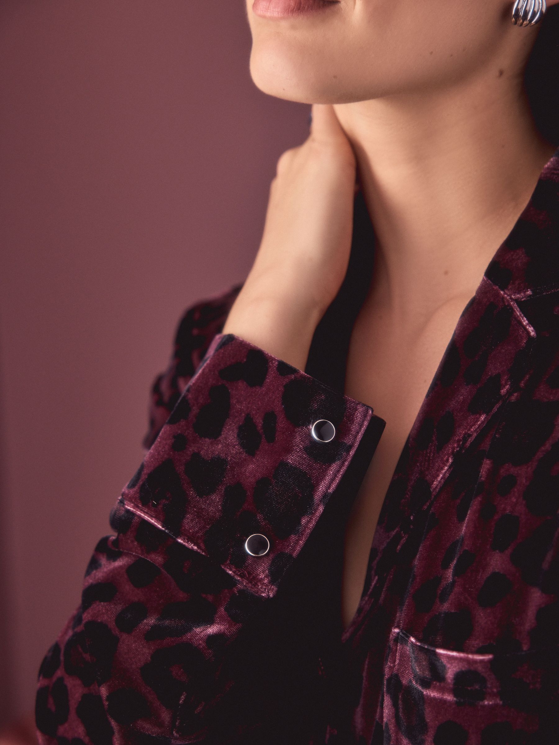 Paars met dierenprint - Comfortabele pyjama met doorlopende knopen