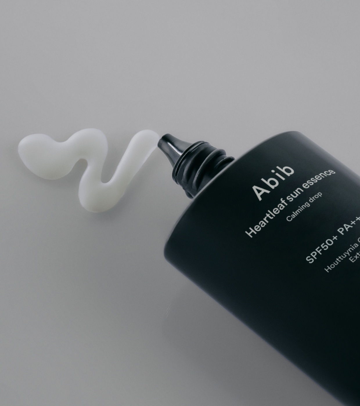 Abib - Protetor solar facial em formato essência Heartleaf Sun