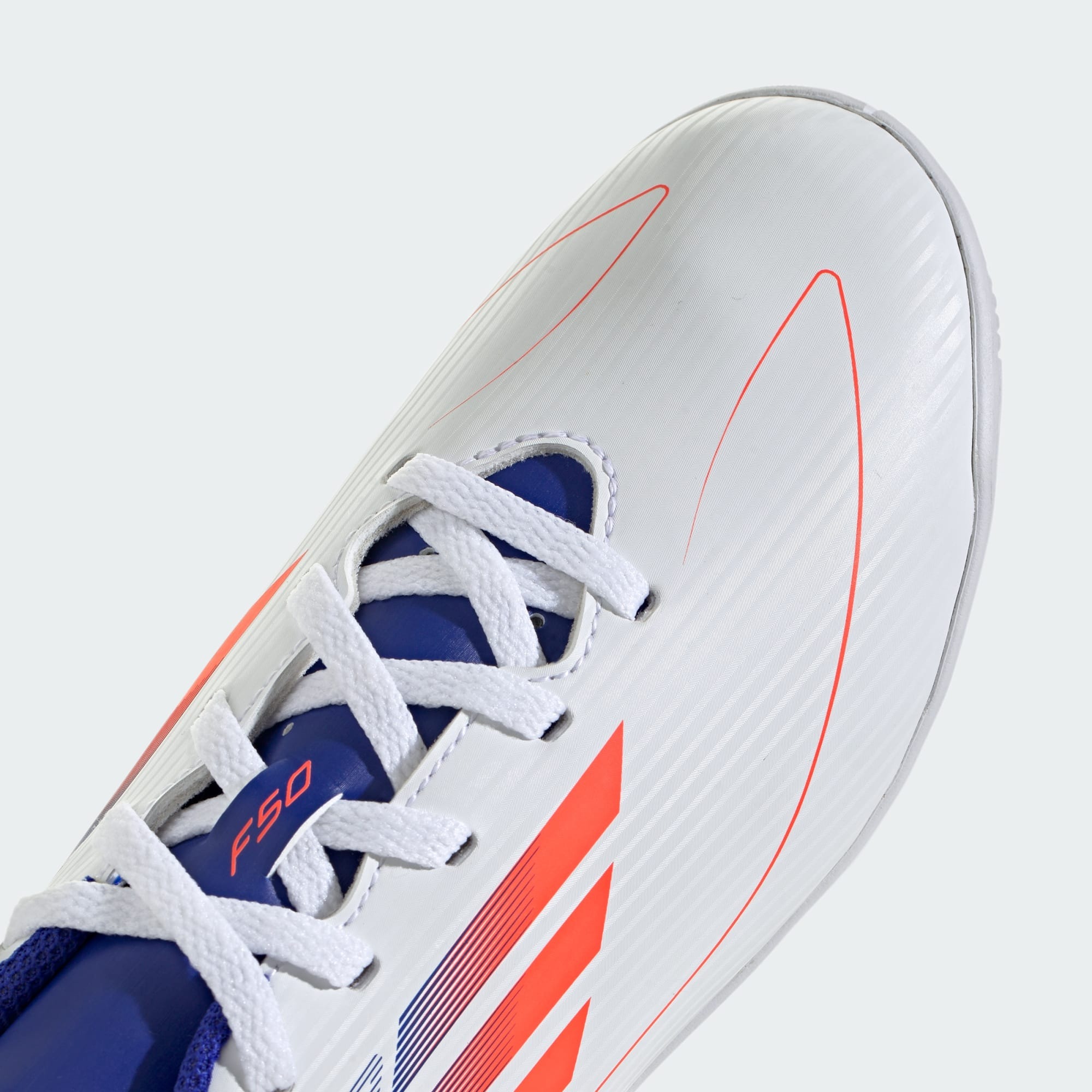 F50 Club IN Junior Cloud White/Solar Red/Lucid Blue