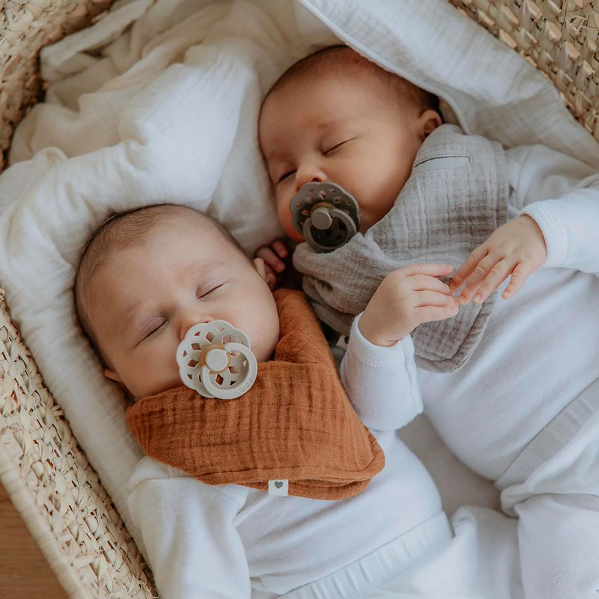 Bibs Suce Boheme 0-6m Paquet de 2 - Ivoire Sauge (Grandeur 1)