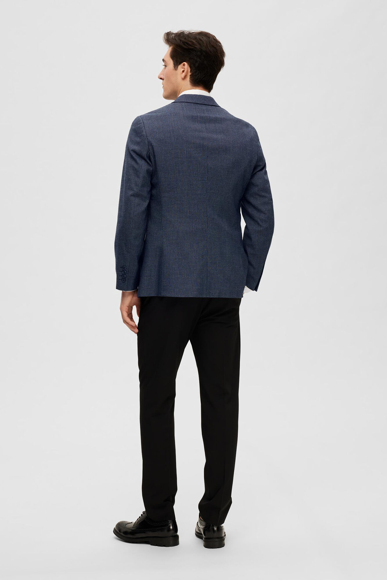 Blazer estruturado de corte slim, confeccionado com materiais reciclados - Azul marinho