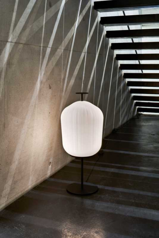 ClassiCon Plissée vloerlamp Zwart