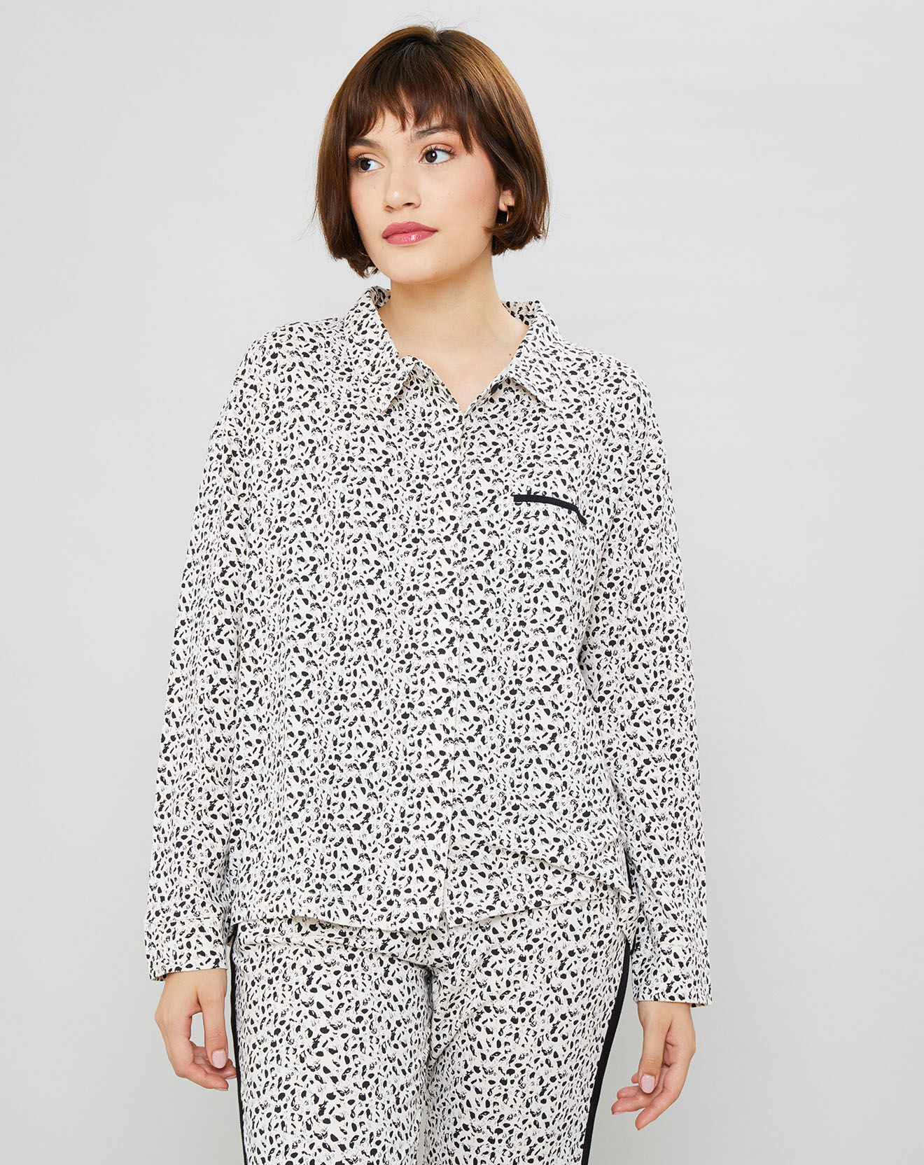 Femilet Chemise de pyjama Flower imprimée beige/noir