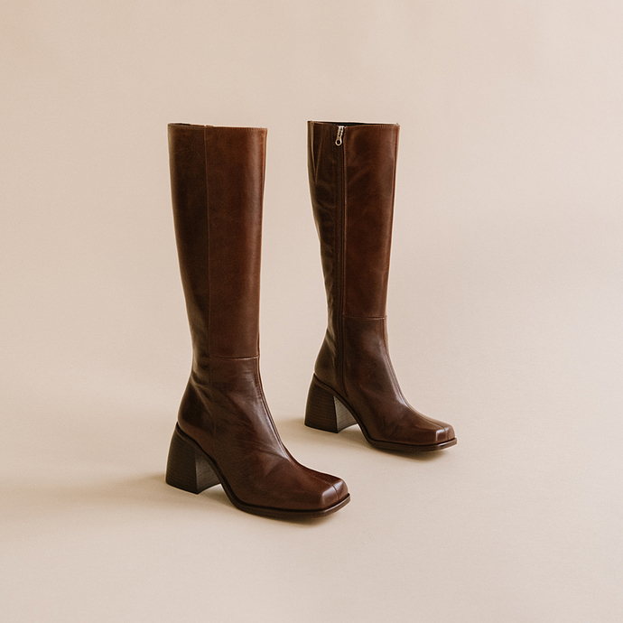 Bottes à talons hauts et bouts carrés  en cuir vieilli marron