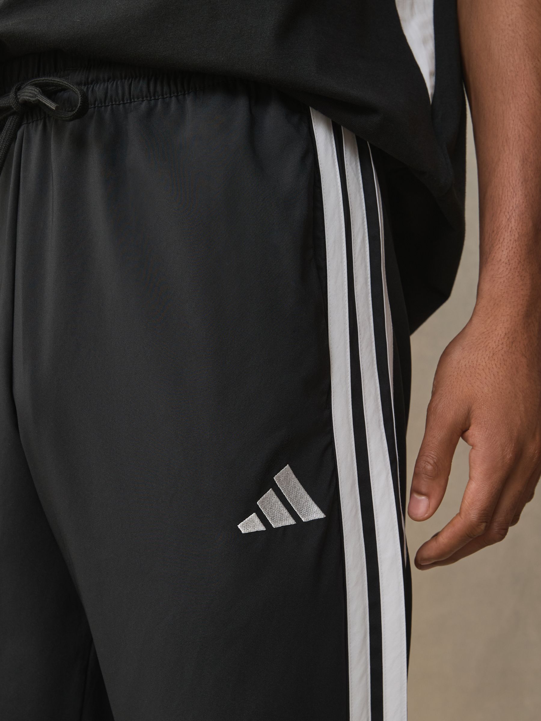 Zwart - adidas Essentials 3-Strepen Stanford joggingbroek met open zoom