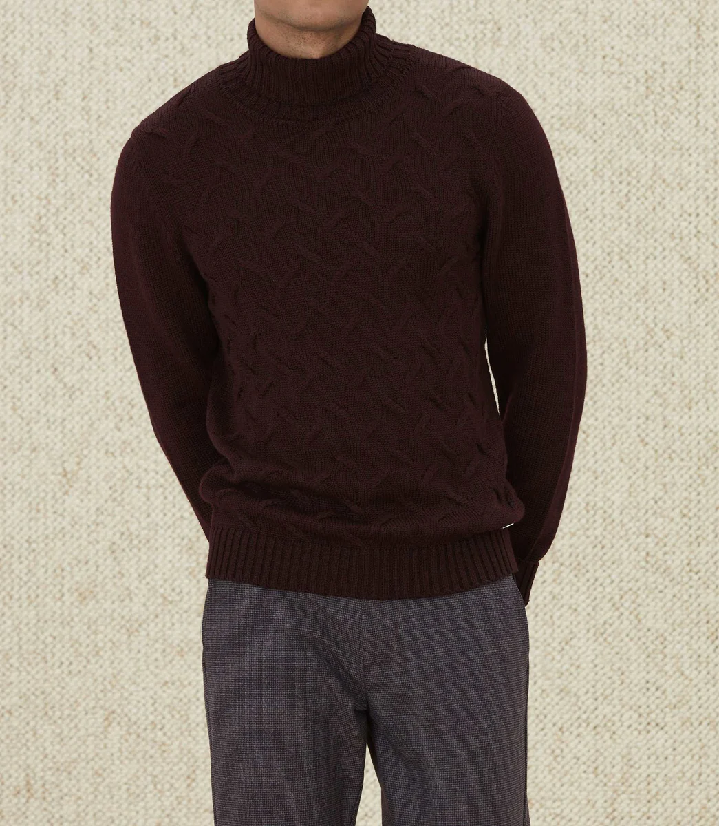 Pull col roulé à torsades bordeaux 