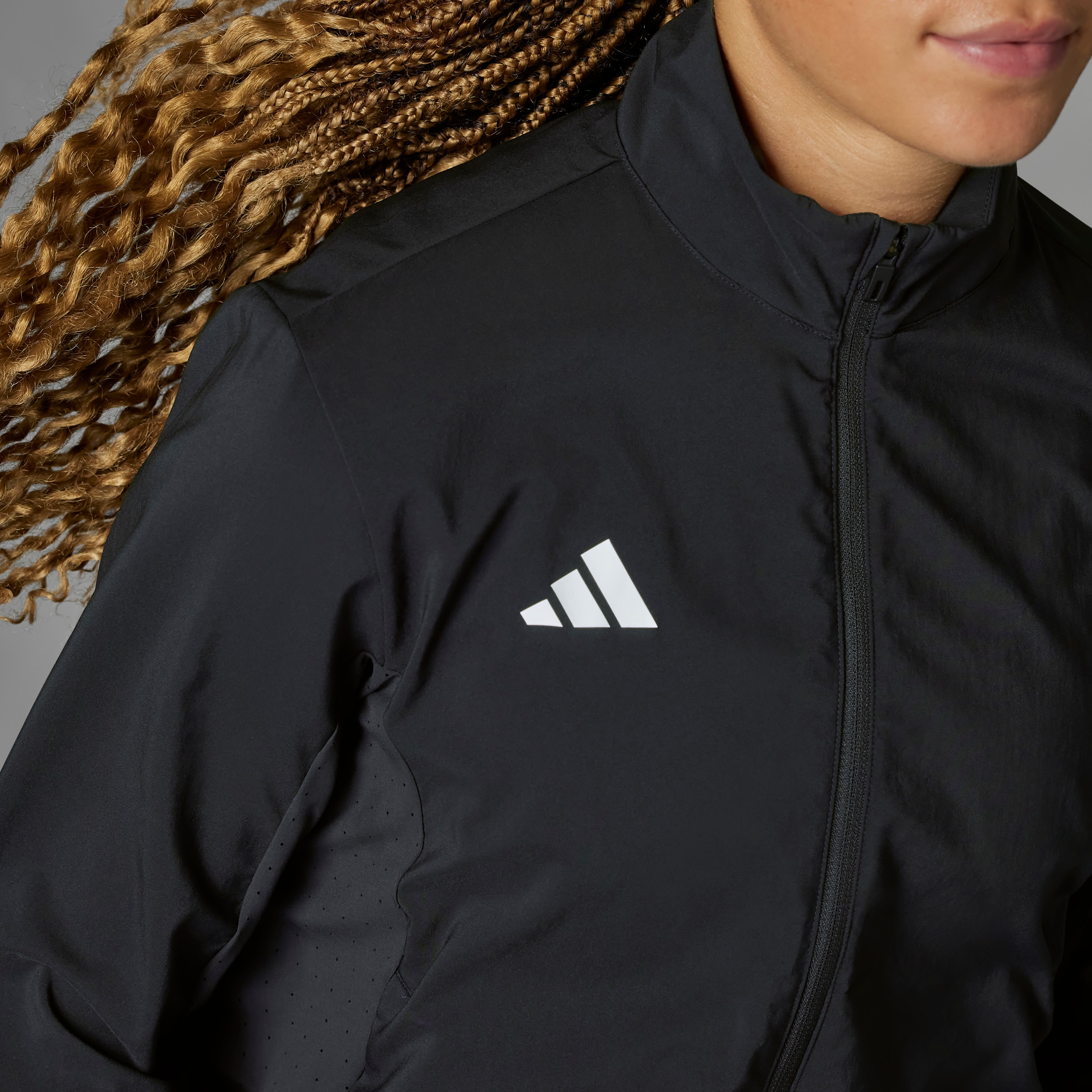 Adidas Adizero E Jacket, Dame<br>Den perfekte løpejakken, uansett vær!