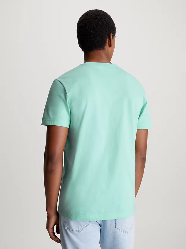 Camiseta com logotipo